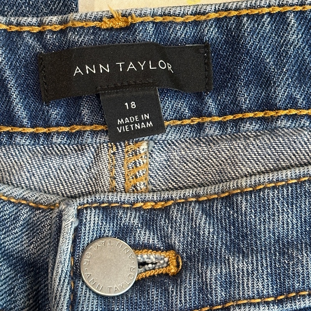 Ann Taylor Women’s The Straight High Rise Curvy Fit Blue Jean Size 18
